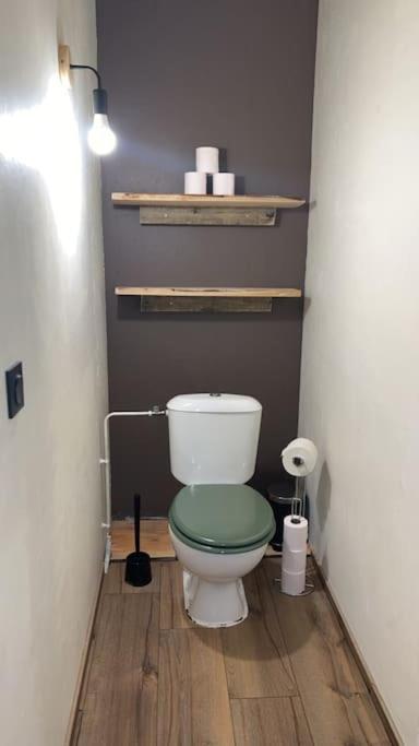 Maison En Bois A Entrechaux Екстериор снимка